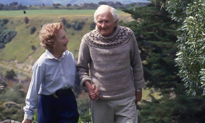 Charles Upham VC and Bar with his wife Mary (Molly) Eileen McTamney