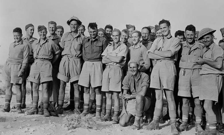 Charles Upham with New Zealand troops during World War II