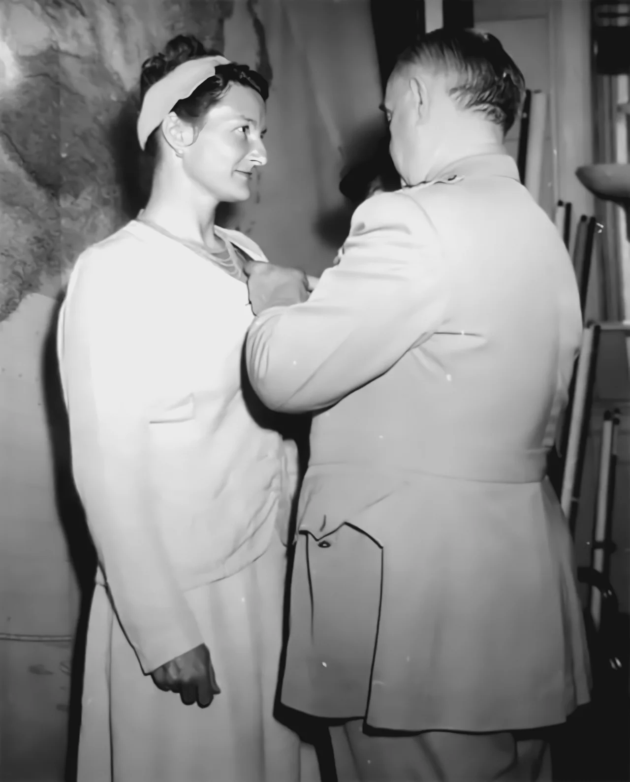 Virginia Hall receiving the Distinguished Service Cross in 1945 from OSS chief General Donovan