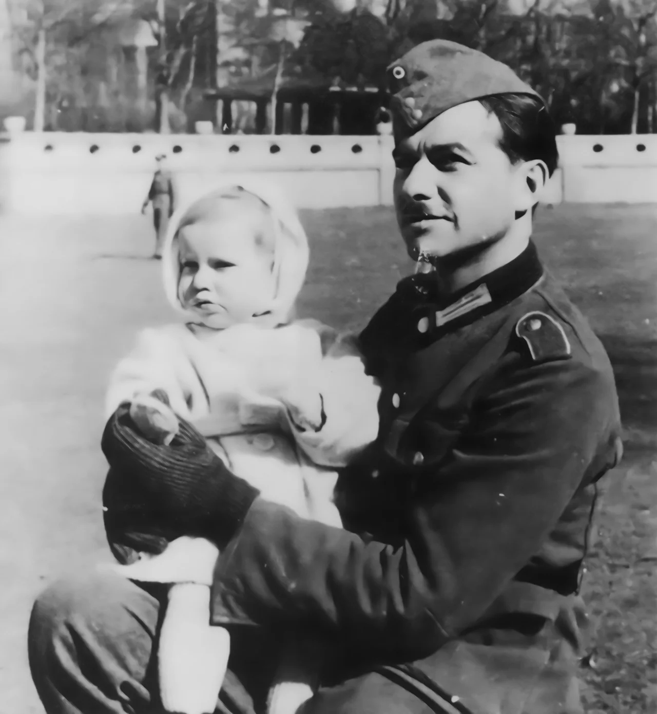 Hanns Scharff holding a child on his lap